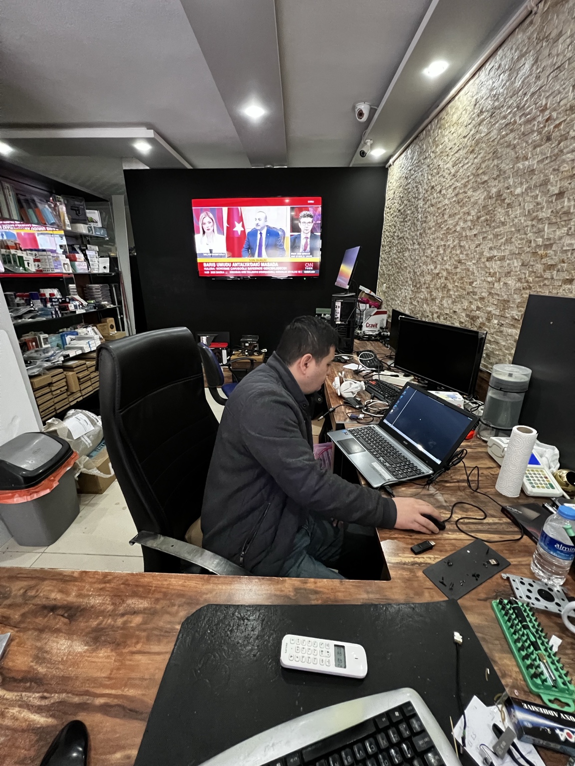 Nitro Bilgisayar servis masasında onarım süreci